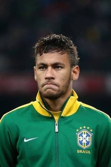Neymar é a grande estrela do time e, claro, o que mais ganha dinheiro. Por temporada, o atacante do Barcelona coloca na conta, segundo a revista francesa France Football, cerca de R$ 60 milhões por ano só de salário, cerca de R$ 5 milhões mensais