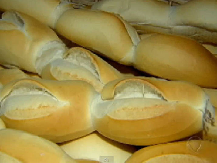 Além disso, deve ser reduzido ao máximo o consumo de
carboidratos