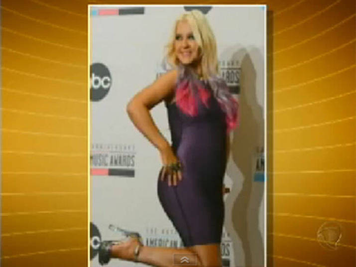 A cantora Christina Aguilera seguiu pelo mesmo caminho.
Após várias críticas sobre seu peso, ela apareceu magrinha