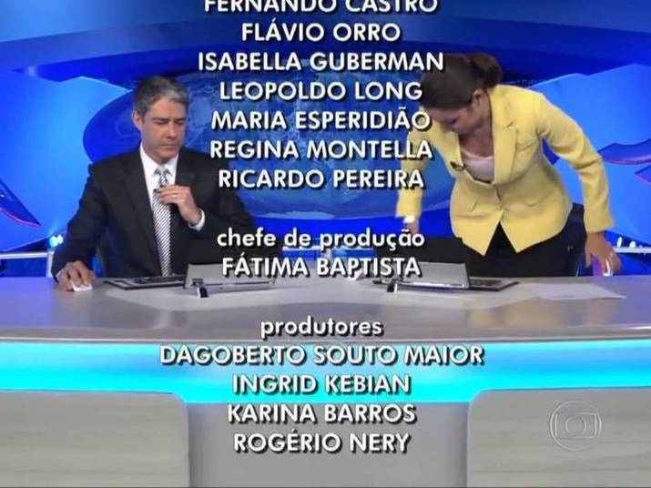 Patrícia já terminou o programa de maneira diferente. Nos créditos, depois de ver seu colega retirar o microfone, ela seguiu a deixa e se levantou. Quando percebeu que a câmera ainda estava ligada, sentou-se rapidamente e se ajeitou na cadeira 