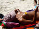 Esta banhista inventou um 'quase topless'