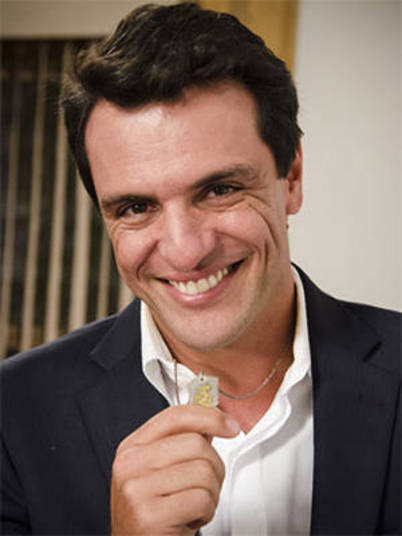 Rodrigo Lombardi

Quando integrou o elenco de O Astro, o ator posou para
um ensaio fotográfico da revista Poder. À publicação, Rodrigo Lombardi refugou
o rótulo de sexy simbol.

— Essa coisa do
galã é um rótulo que se dá, cabe em alguns papéis como o que faço em O Astro. Mas acho meio sem função. Não há tempo a perder com isso

 