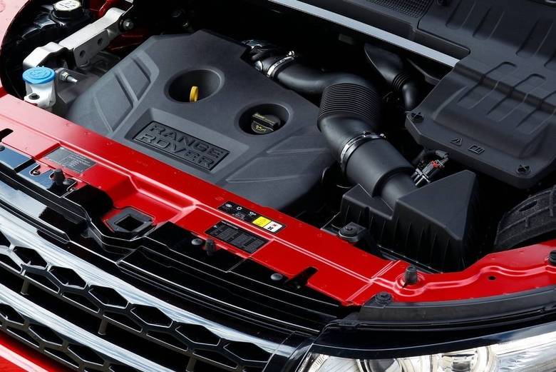O câmbio mantém par com o motor 2.0 turbo de 240 cv do Evoque, também usado no Ford Fusion, Volvo V40 e Jaguar XF. Leia a avaliação completaSaiba tudo sobre carros! Acesse R7.com/carrosE confira os melhores preços de novos e usados em r7.icarros.com.br