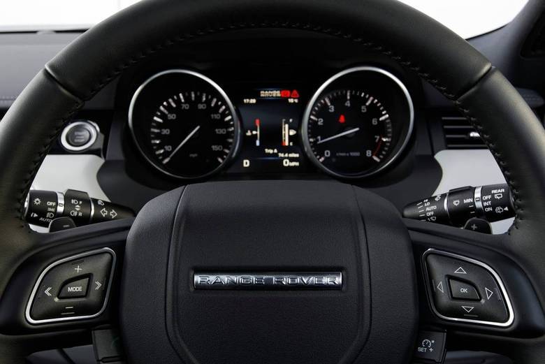 Versão de 'entrada' da família de luxo Range Rover, o Evoque não conta com o painel de LCD dos 'irmãos' maiores, mas oferece diversos tipos de mimos a seu condutor. Leia a avaliação completaSaiba tudo sobre carros! Acesse R7.com/carrosE confira os melhores preços de novos e usados em r7.icarros.com.br