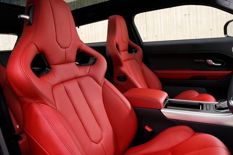Mais esportiva, a versão Dynamic oferece bancos do tipo concha, com regulagem elétrica e aquecimento. Leia a avaliação completaSaiba tudo sobre carros! Acesse R7.com/carrosE confira os melhores preços de novos e usados em r7.icarros.com.br