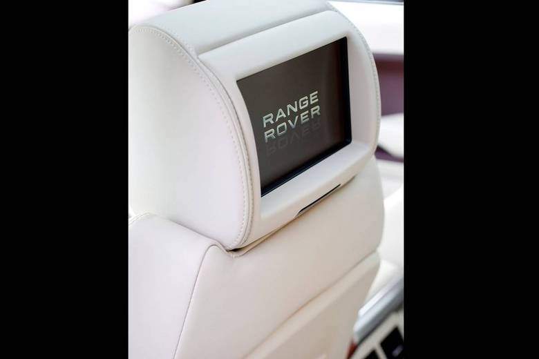 As telas extras podem ser comandadas pelo motorista ou pelos passageiros, através de um controle remoto. Leia a avaliação completaSaiba tudo sobre carros! Acesse R7.com/carrosE confira os melhores preços de novos e usados em r7.icarros.com.br