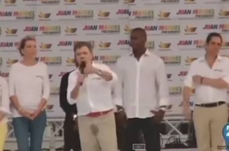 Juan Manuel Santos deixou escapar a urina durante o discurso