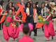 Michelle e suas filhas dançam ao lado das bailarinas chineses que se apresentaram em Xian
