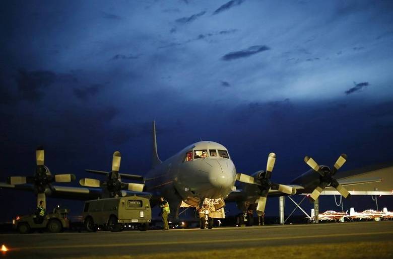 Um acidente de avião é o pior pesadelo para qualquer passageiro. A
sensação de incapacidade de salvar sua pele e a dos outros é comum porque estamos acostumados com grandes tragédias. Porém, existem alguns comportamentos que aumentam suas chances de
sair vivo de um acidente aéreo.  
Conheça 10 atitudes que você deve tomar antes, durante e depois de entrar na aeronave   