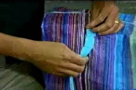 Mulher diz que não sabia que os chips estavam na bolsa