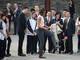 Em frente a uma escola chinesa, a mulher de Obama brincou descontraidamente com uma peteca