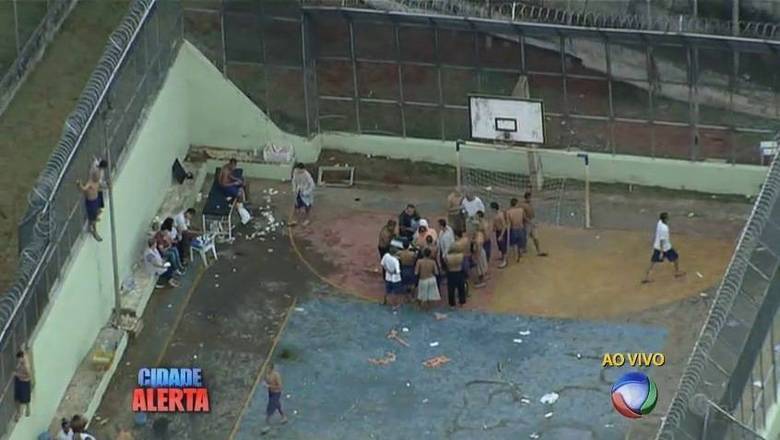 Ainda
conforme a assessoria, o centro tem capacidade para acolher 60 infratores, mas
tem atualmente 55, operando abaixo da capacidade