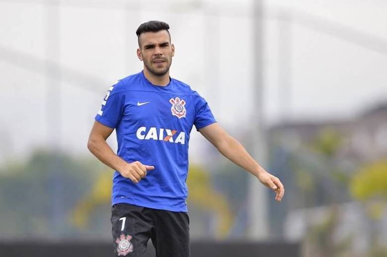 Bruno Henrique foi contratado para a posição no começo da atual temporada. Apesar da melhora no Corinthians após sua entrada no time, o jogador pode perder o lugar na equipe titular com a chegada do novo companheiro