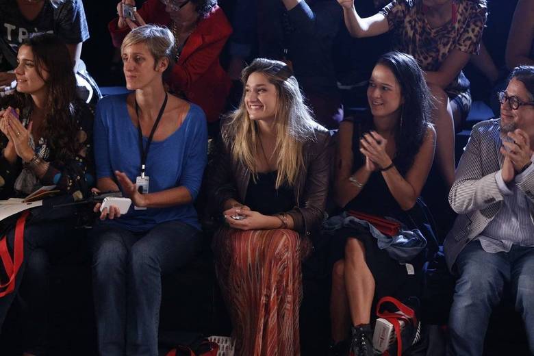 Sasha foi ao Fashion Rio ver a amiga Bruna Marquezine desfilar e, claro, não ficou em um lugar qualquer, né? A teen sentou na primeira fila! Sasha foi ao Fashion Rio ver a amiga Bruna Marquezine desfilar e, claro, não ficou em um lugar qualquer, né? A teen sentou na primeira fila!