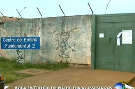 Diretores da escola pediram exoneração dos cargos depois de série de brigas