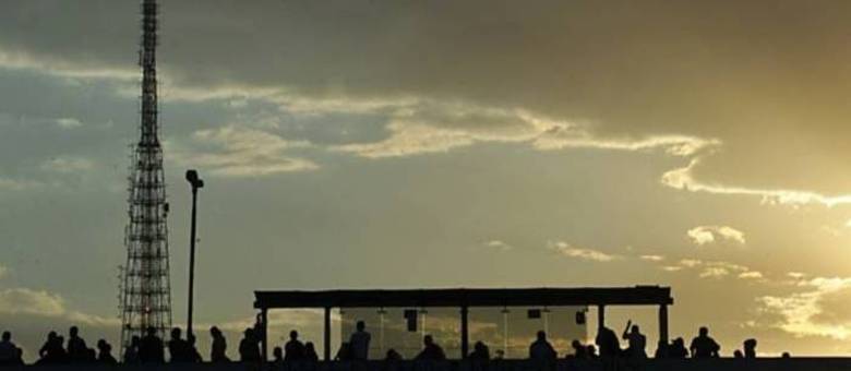 A meteorologia prevê sol alternado com pancadas de chuva e possíveis trovoadas no Distrito Federal para este domingo (29). A temperatura deve variar entre 17°C e 29°C e a umidade relativa do ar vai ficar entre 40% e 74%