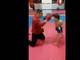 No Muay Thai, concorrentes se atacam usando punhos, cotovelos, joelhos e pés. A modalidade ainda tenta aceitação no COI (Comitê Olímpico Internacional)