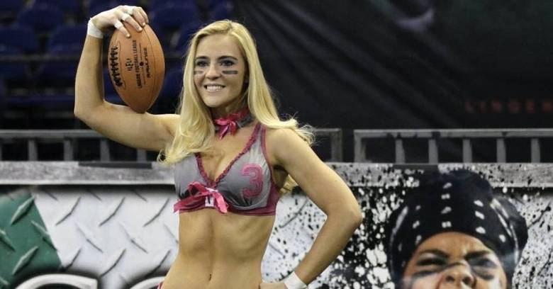 Outra loira que não deixa a desejar quando o quesito é
beleza é a bela Ashley Johnson, do Atlanta Steam. A gata foi considerada a 8°
jogadora mais gata da Liga Outra loira que não deixa a desejar quando o quesito é
beleza é a bela Ashley Johnson, do Atlanta Steam. A gata foi considerada a 8°
jogadora mais gata da Liga