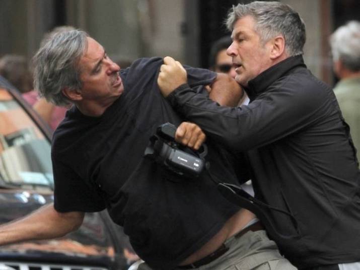 Alec BaldwinO ator perdeu a cabeça e agrediu fisicamente um fotógrafo Alec BaldwinO ator perdeu a cabeça e agrediu fisicamente um fotógrafo