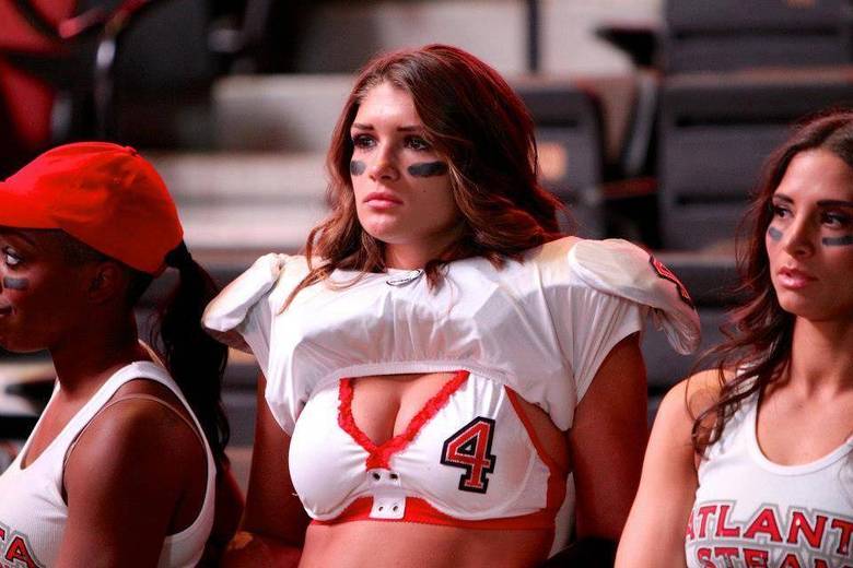 Holly Oakes, também do Atlanta Steam, é mais uma das
jogadoras que esbanjam sensualidade durante os jogos da Liga de Futebol
Americano de Lingerie. Resultado? A gata é a 7ª no ranking das mais bonitas da
competição Holly Oakes, também do Atlanta Steam, é mais uma das
jogadoras que esbanjam sensualidade durante os jogos da Liga de Futebol
Americano de Lingerie. Resultado? A gata é a 7ª no ranking das mais bonitas da
competição