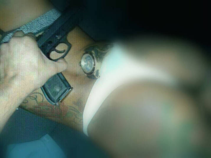 Segundo denúncias, a mulher não recebe para ter relações sexuais. Ela é chamada por telefone pelos agentes e tem apenas o deslocamento de táxi bancado pelos PMs. Leia mais