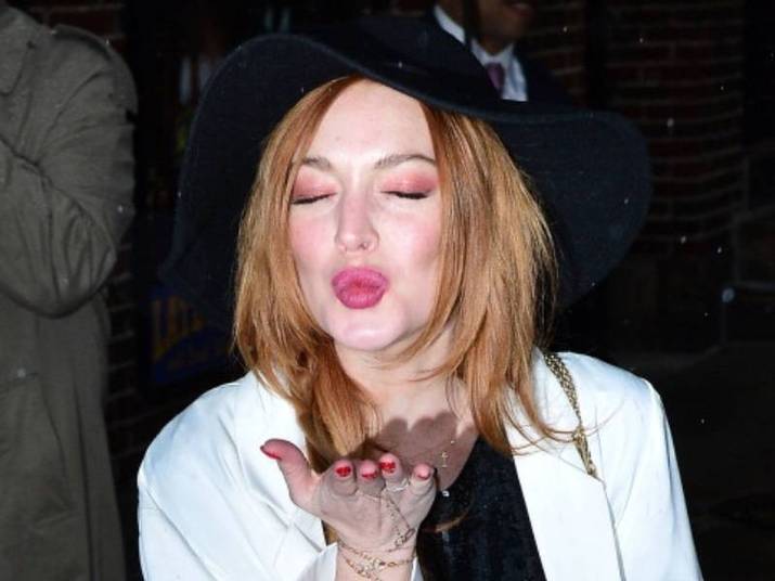 Lindsay LohanA ruiva já tem história com os paparazzi. Ela já agrediu, em 2010, na Itália, com uma lata de energético. Ela até entrou na justiça para tentar se livrar dos 'perseguidores' Lindsay LohanA ruiva já tem história com os paparazzi. Ela já agrediu, em 2010, na Itália, com uma lata de energético. Ela até entrou na justiça para tentar se livrar dos 'perseguidores'