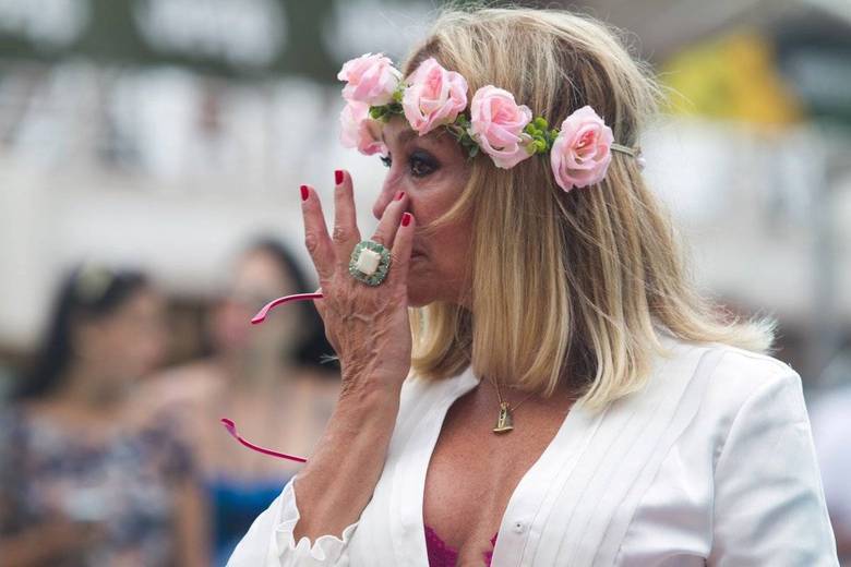 ChororôA bordo de um cruzeiro de música eletrônica, Susana Vieira celebrou nesta semana o casamento do filho Rodrigo Vieira com a 
produtora Ketryn Goetten. A emoção correu solta e a atriz foi às 
lágrimas 