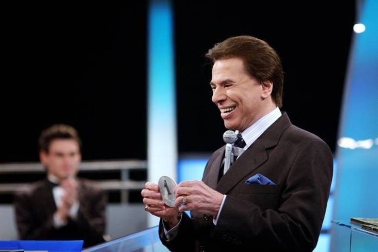 Questão de saúdeDesde que
descobriu um câncer de pele, em 2013, Silvio Santos tem tomado muito cuidado
com a saúde. O jornal Extra desta semana contou que o dono do SBT descobriu,
recentemente, novas manchas na perna e foi submetido a uma biópsia.
A publicação
afirma que o apresentador está bem e segue gravando normalmente
Questão de saúdeDesde que
descobriu um câncer de pele, em 2013, Silvio Santos tem tomado muito cuidado
com a saúde. O jornal Extra desta semana contou que o dono do SBT descobriu,
recentemente, novas manchas na perna e foi submetido a uma biópsia.
A publicação
afirma que o apresentador está bem e segue gravando normalmente