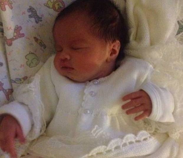 Mas você sabe quem é quem? O R7 apresenta na foto acima a pequena Rafaella. Vestida com uma roupinha branca, a menina dorme tranquilamente Mas você sabe quem é quem? O R7 apresenta na foto acima a pequena Rafaella. Vestida com uma roupinha branca, a menina dorme tranquilamente