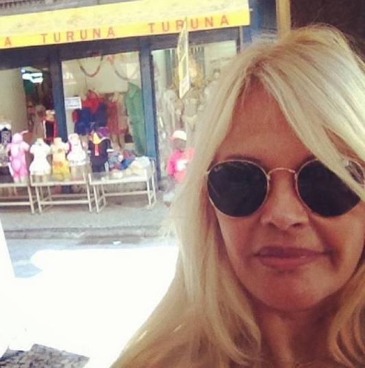 InternaçãoMonique Evans foi parar no hospital, nesta semana. Em entrevista ao jornal Diário de S. Paulo, a apresentadora contou que estava com febre e alterações cardíacas. A famosa disse ainda que vai rever os medicamentos que toma para controlar o transtorno borderline.— Tenho sentido uma certa tristeza InternaçãoMonique Evans foi parar no hospital, nesta semana. Em entrevista ao jornal Diário de S. Paulo, a apresentadora contou que estava com febre e alterações cardíacas. A famosa disse ainda que vai rever os medicamentos que toma para controlar o transtorno borderline.— Tenho sentido uma certa tristeza