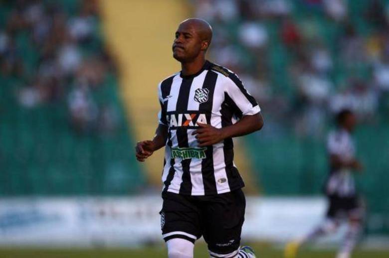 Em Santa Catarina tem clássico neste domingo. O Figueirense, agora sem o veterano Marcos Assunção (foto), que se desligou do clube, pegará o Criciúma, no Heriberto Hulse, casa do Tigre. Promessa de casa cheia e emoção
