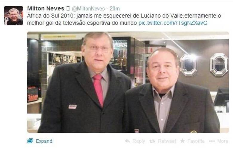 O mundo esportivo ficou mais triste neste sábado (19). O narrador Luciano do Valle faleceu dentro de um avião com destino a Uberlândia-MG, justamente para trabalhar em Atlético-MG x Corinthians. O jornalista Milton Neves lamentou muito a morte de Luciano e postou uma foto com o amigo. Veja outros famosos que foram solidários ao narrador O mundo esportivo ficou mais triste neste sábado (19). O narrador Luciano do Valle faleceu dentro de um avião com destino a Uberlândia-MG, justamente para trabalhar em Atlético-MG x Corinthians. O jornalista Milton Neves lamentou muito a morte de Luciano e postou uma foto com o amigo. Veja outros famosos que foram solidários ao narrador