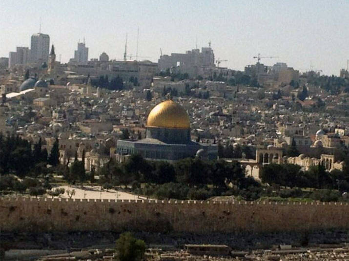 Neste domingo de Páscoa, o Domingo Show emocionou o Brasil com a matéria especial de Geraldo Luís na cidade de Jerusalém, em Israel. O apresentador mostrou a história que mudou o destino da humanidade diretamente da Terra Santa e você confere aqui cada passo de Geraldo 'por trás das câmeras' + Aproveite e confira as matérias do programa Domingo Show+ Já curtiu a página do Domingo Show no Facebook? É só clicar!+ Siga o Domingo Show no Twitter e receba todas as notícias do programa