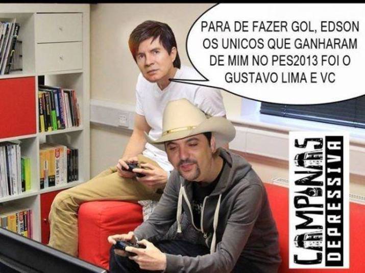 O pai de Sandy também fez questão de estrear um de seus presentes ao lado do sertanejo Edson
