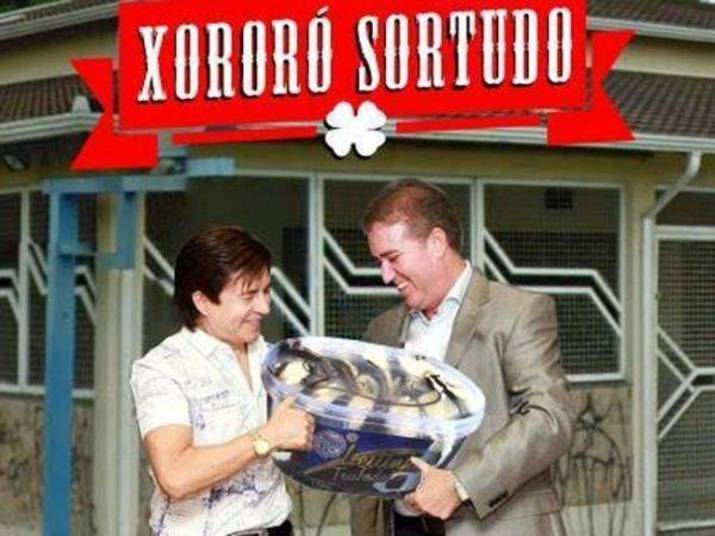 Nas redes sociais a piada também rolou solta.
Existem montagens que exaltam a sorte do cantor. Na foto acima, Xororó aparece recebendo um superpote de sorvete 