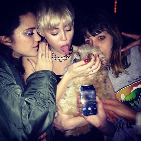 Olha que demais! A fama de Marnie chegou até na própria Miley Cyrus. Incrível!