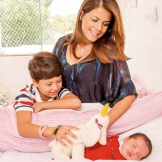 A atriz Nivea Stelmann mostrou uma foto da revista Caras, onde é uma das personagens da semana falando sobre maternidade. — ️Não paro de babar minha cria A atriz Nivea Stelmann mostrou uma foto da revista Caras, onde é uma das personagens da semana falando sobre maternidade. — ️Não paro de babar minha cria