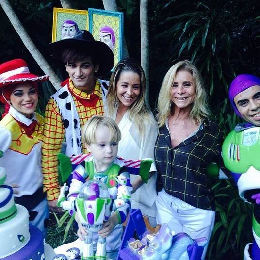 O sábado também foi dia de comemorar os três anos de Guy, filho da atriz Danielle Winits com Jonatas Faro O sábado também foi dia de comemorar os três anos de Guy, filho da atriz Danielle Winits com Jonatas Faro