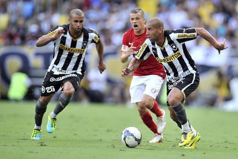 O Botafogo irá à Bahia tentar surpreender o tricolor local com Emerson Sheik como principal atração do ataque. Será o segundo jogo do ex-corintiano sob o comando de Vagner Mancini
