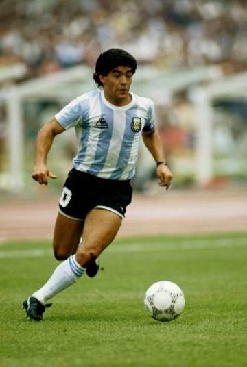 Outro jogaço foi a final da Copa de 1986, Argentina 3 x 2 Alemanha Ocidental, em 29 de junho de 1986. A conquista coroou a atuação de Diego Maradona naquele Mundial. Ele não fez golaços, como havia feito contra a Inglaterra, pelas quartas, e contra a Bélgica, pelas semifinais, mas deu o passe para Burruchaga fazer o terceiro gol do time. No início, parecia que a Argentina venceria com facilidade: fez 2 x 0, com Valdano e Brown. Mas a Alemanha empatou, com Rummenigge e Voeller, antes de tomar o terceiro. Além do título, Maradona foi responsável por outra façanha. A atuação do jogador fez com que ele fosse o primeiro da história a receber a nota 10 da exigente revista italiana Guerin Sportivo.