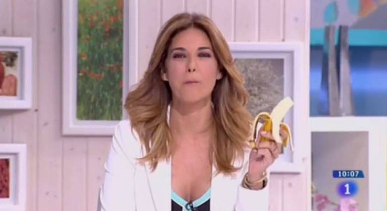A apresentadora espanhola Marilon Monteiro comeu uma banana ao vivo no programa La Mañana de La 1