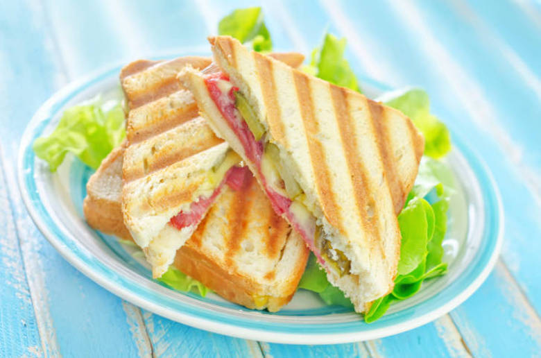 Um lanche para comer rapidinho, que mesmo sem esquentar, é bom. Aprenda a preparar