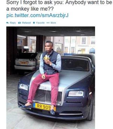O atacante Samuel Eto'o, que estará na Copa do Mundo do Brasil com a seleção de Camarões, postou em sua conta do Twitter uma foto em que aparece comendo uma banana em cima de um de seus carrões. O jogador escreveu uma legenda em apoio a Daniel:— Sorry I forgot to ask you: Anybody want to be a monkey like me?? (Me desculpem, esqueci de perguntar: Alguém quer ser um macaco como eu?) O atacante Samuel Eto'o, que estará na Copa do Mundo do Brasil com a seleção de Camarões, postou em sua conta do Twitter uma foto em que aparece comendo uma banana em cima de um de seus carrões. O jogador escreveu uma legenda em apoio a Daniel:— Sorry I forgot to ask you: Anybody want to be a monkey like me?? (Me desculpem, esqueci de perguntar: Alguém quer ser um macaco como eu?)
