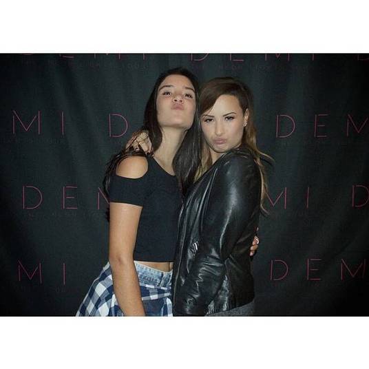 Laura Bonemer também postou foto com Demi Lovato Laura Bonemer também postou foto com Demi Lovato