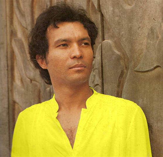 Mãe Dináh também dizia que tinha previsto a morte do cantor Jessé, em 1993. Ela contou que, em um programa de TV viu o artista sentado a seu lado e logo percebeu 'uma fumaça que o cobria por completo'. Segundo a esotérica, ela avisou o cantor 'para não correr com seu carro'. Foi tiro e queda, o cantor morreu logo depois quando seu carro capotou em uma estrada. Leia também: Morre Mãe Dináh em São Paulo Mãe Dináh também dizia que tinha previsto a morte do cantor Jessé, em 1993. Ela contou que, em um programa de TV viu o artista sentado a seu lado e logo percebeu 'uma fumaça que o cobria por completo'. Segundo a esotérica, ela avisou o cantor 'para não correr com seu carro'. Foi tiro e queda, o cantor morreu logo depois quando seu carro capotou em uma estrada. Leia também: Morre Mãe Dináh em São Paulo