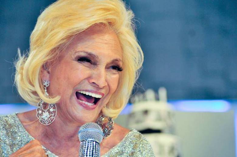 Em 2012, ao participar do programa de Otavio Mesquita na Band, Mãe Dináh disse que Hebe deveria tomar muito cuidado com a saúde. A apresentadora morreu no mesmo ano. Leia também: Morre Mãe Dináh em São Paulo Em 2012, ao participar do programa de Otavio Mesquita na Band, Mãe Dináh disse que Hebe deveria tomar muito cuidado com a saúde. A apresentadora morreu no mesmo ano. Leia também: Morre Mãe Dináh em São Paulo