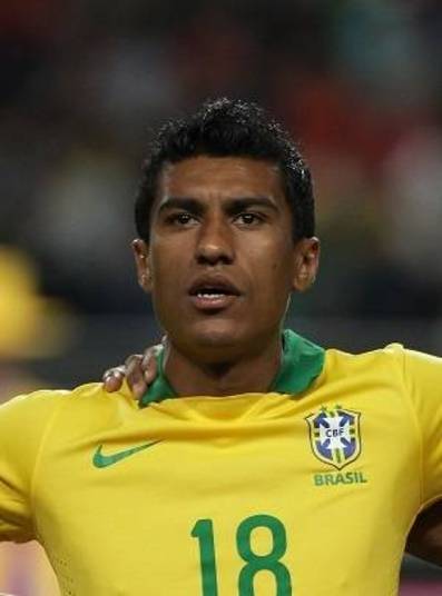 O volante Paulinho, que atua no Tottenham-ING, postou uma foto com a camisa da amarelinha e comentou que está contente em poder representar o país— Estou muito feliz em representar o Brasil na Copa do Mundo. Vamos, Brasil. Em busca do Hexa!