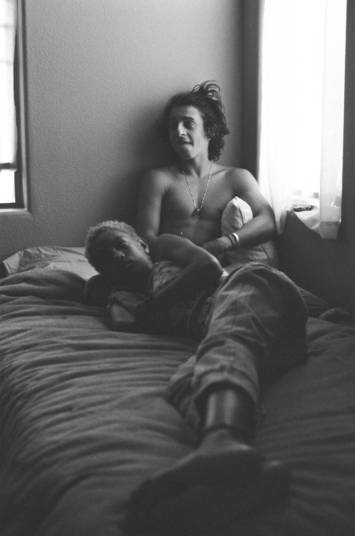 Causou polêmica a foto acima, publicada no tumbler do ator Moises Arias. Na imagem, ele aparece deitado na cama, sem camisa, com Willow Smith, filha dos atores Will Smith e Jada Pikett Smith. Willow tem 13 anos e Moises tem 20. Os boatos de um affair irritaram os pais de Willow, que logo trataram de defendê-la e dizer que era tudo maldade da cabeça das pessoas e que eles são apenas amigos Causou polêmica a foto acima, publicada no tumbler do ator Moises Arias. Na imagem, ele aparece deitado na cama, sem camisa, com Willow Smith, filha dos atores Will Smith e Jada Pikett Smith. Willow tem 13 anos e Moises tem 20. Os boatos de um affair irritaram os pais de Willow, que logo trataram de defendê-la e dizer que era tudo maldade da cabeça das pessoas e que eles são apenas amigos