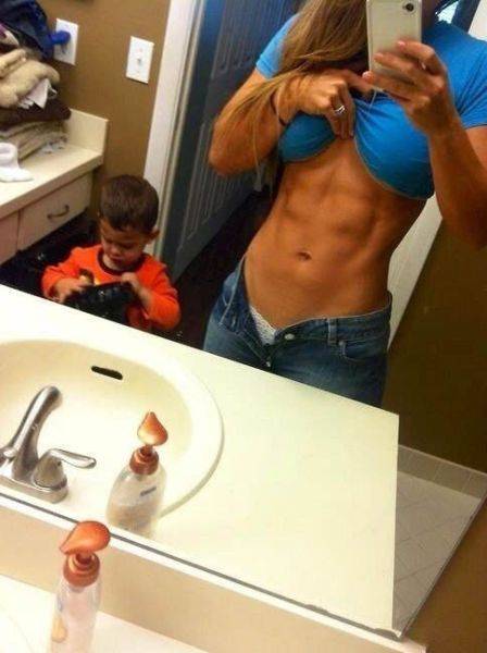 2xmg86rm5o 2okdy3ngbo file Mamães sensualizam em selfies muito suspeitas
