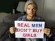 O ator norte-americano Ashton Kutcher também participa da campanha contra a venda de garotas.Na última terça-feira (6), a ONU lembrou que escravizar pessoas e abusar sexualmente delas pode constituir crime contra a humanidade